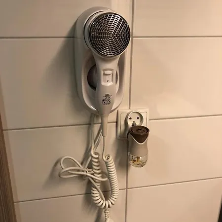 Czarna Gora Ischgl 30, * Sienna (Klodzko)